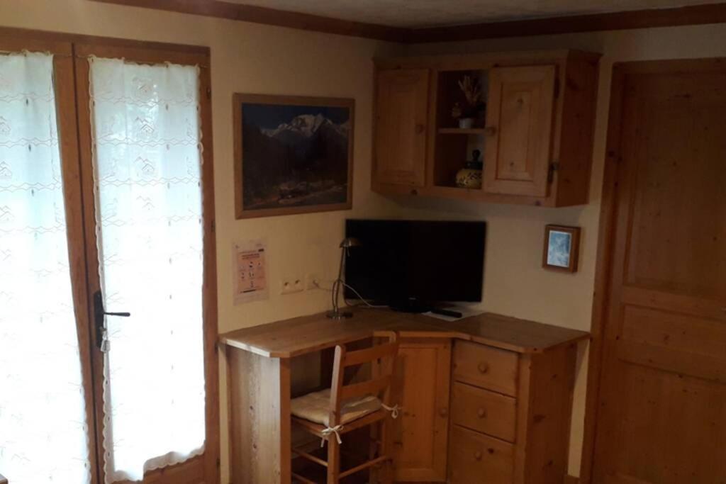 A4 Km De Megeve Tres Joli Studio Avec Jacuzzi ,Vue Sur Les Montagnes Au Calme Praz-sur-Arly Ngoại thất bức ảnh